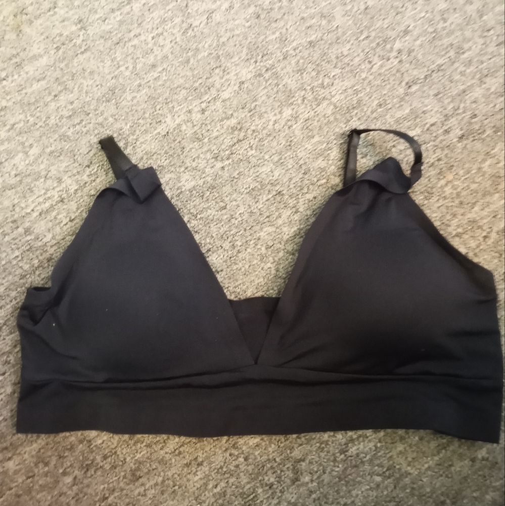 New black seamless bra size extra large